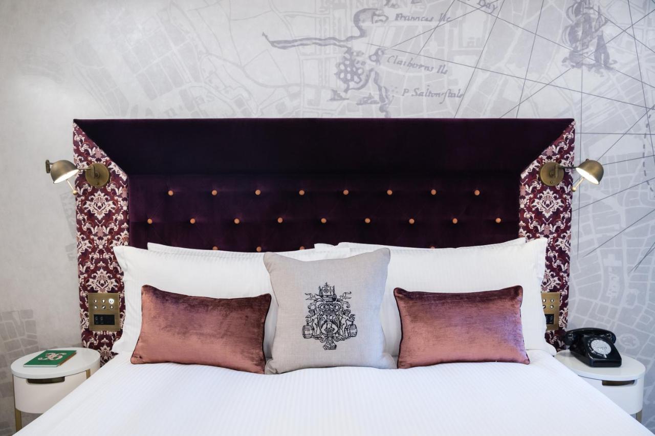 Vintry & Mercer Hotel - Small Luxury Hotels Of The World Londen Buitenkant foto A bedroom at The Ivy Hotel
