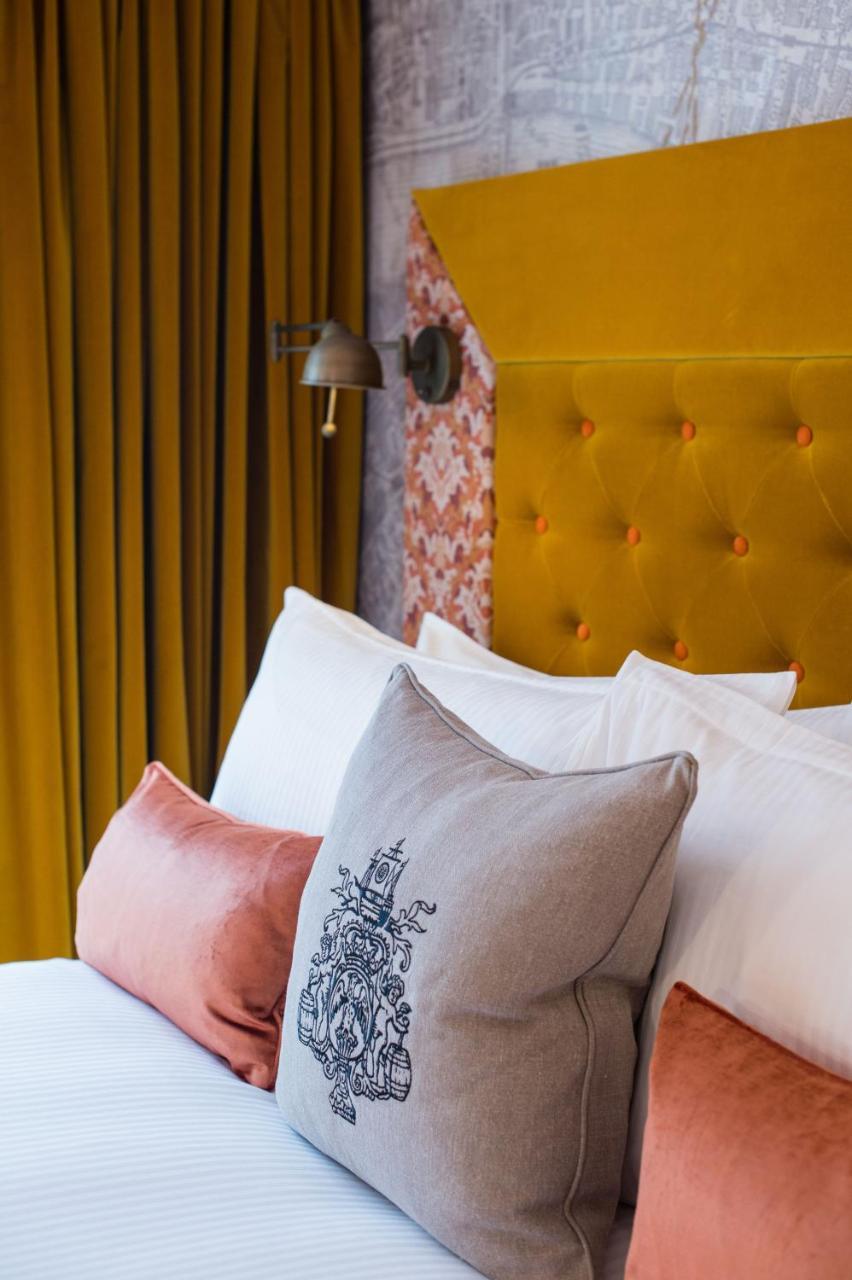 Vintry & Mercer Hotel - Small Luxury Hotels Of The World Londen Buitenkant foto A bed at the hotel