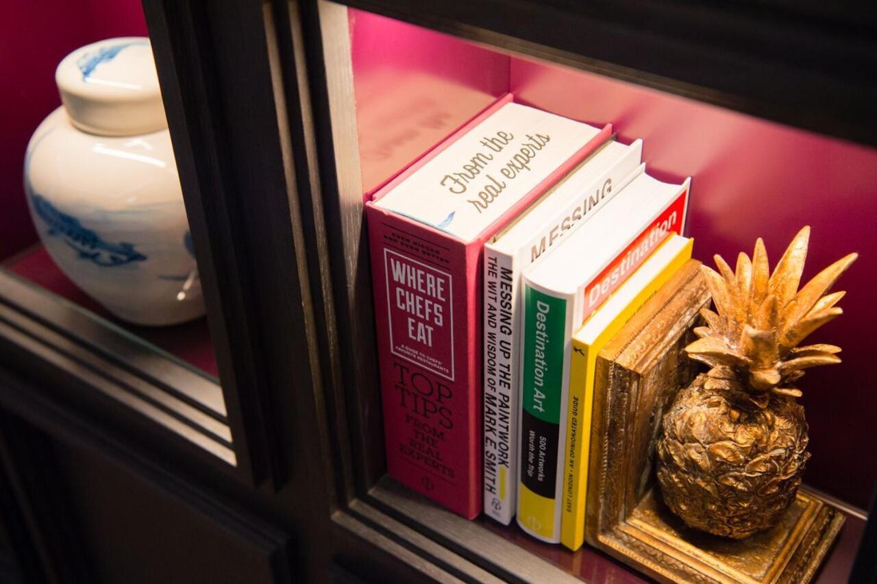 Vintry & Mercer Hotel - Small Luxury Hotels Of The World Londen Buitenkant foto The book on a bookshelf