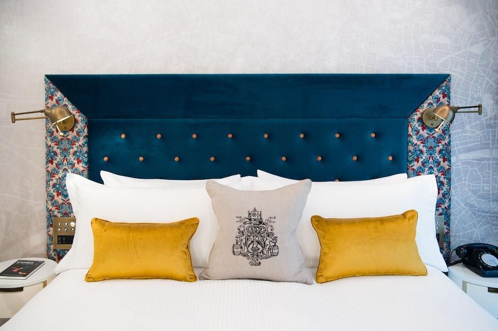 Vintry & Mercer Hotel - Small Luxury Hotels Of The World Londen Buitenkant foto A bed with a headboard